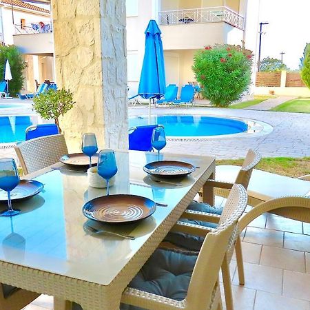 Phoebes Place At Kalamaki Court, 2 Bedroom Villa With A Shared Pool Exterior foto