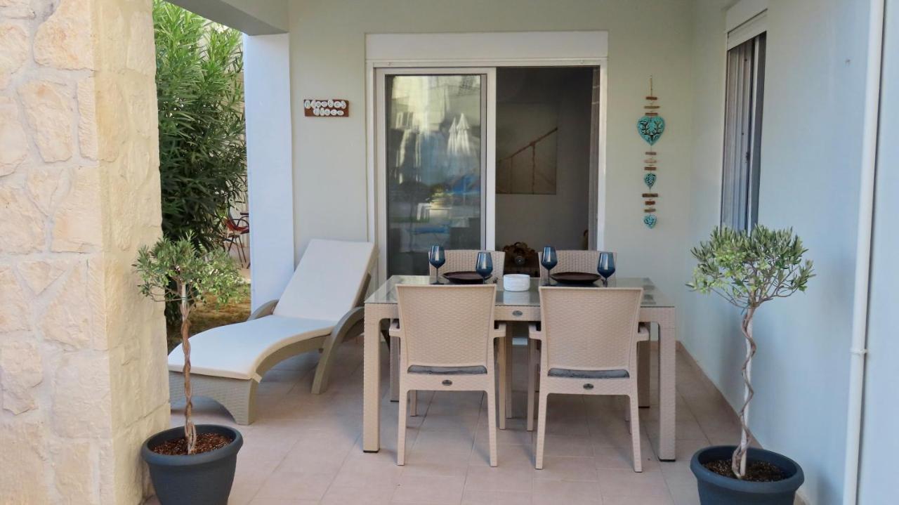 Phoebes Place At Kalamaki Court, 2 Bedroom Villa With A Shared Pool Exterior foto