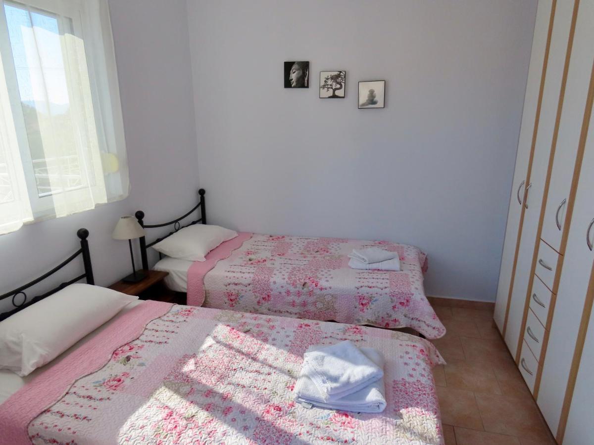 Phoebes Place At Kalamaki Court, 2 Bedroom Villa With A Shared Pool Exterior foto
