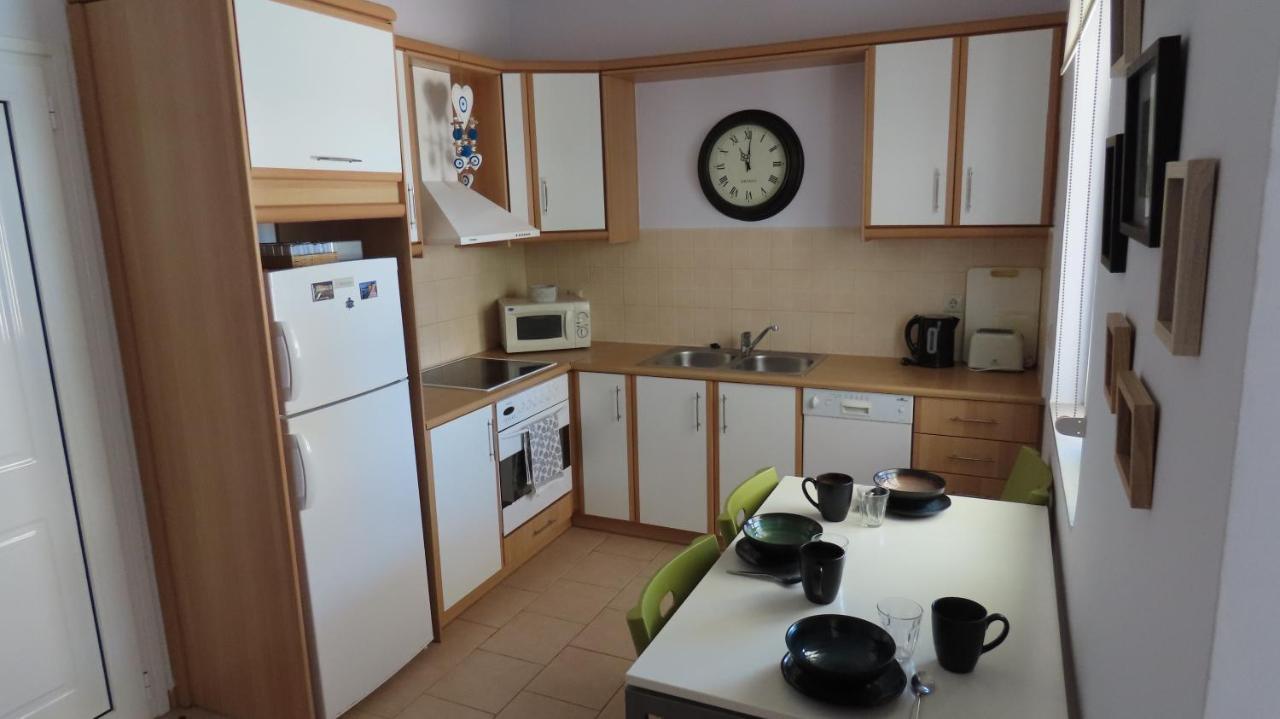 Phoebes Place At Kalamaki Court, 2 Bedroom Villa With A Shared Pool Exterior foto