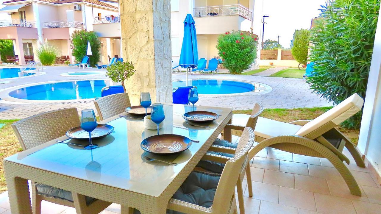 Phoebes Place At Kalamaki Court, 2 Bedroom Villa With A Shared Pool Exterior foto